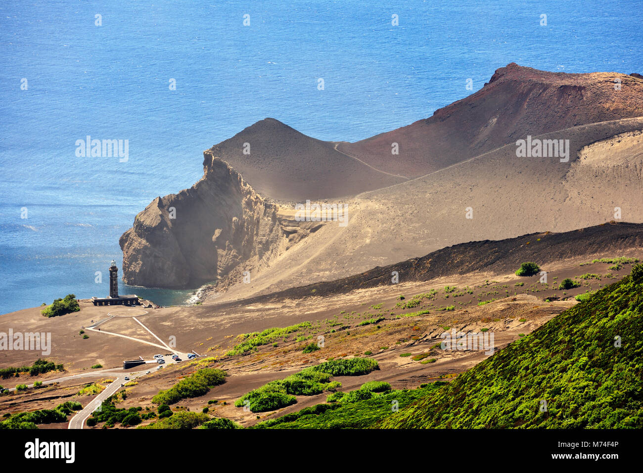 Le dos Capelinhos Vulcão (volcan Capelinhos) dernière éruption a été en 1957. C'est une attraction majeure dans les îles des Açores pour son histoire, sa géologie et Banque D'Images