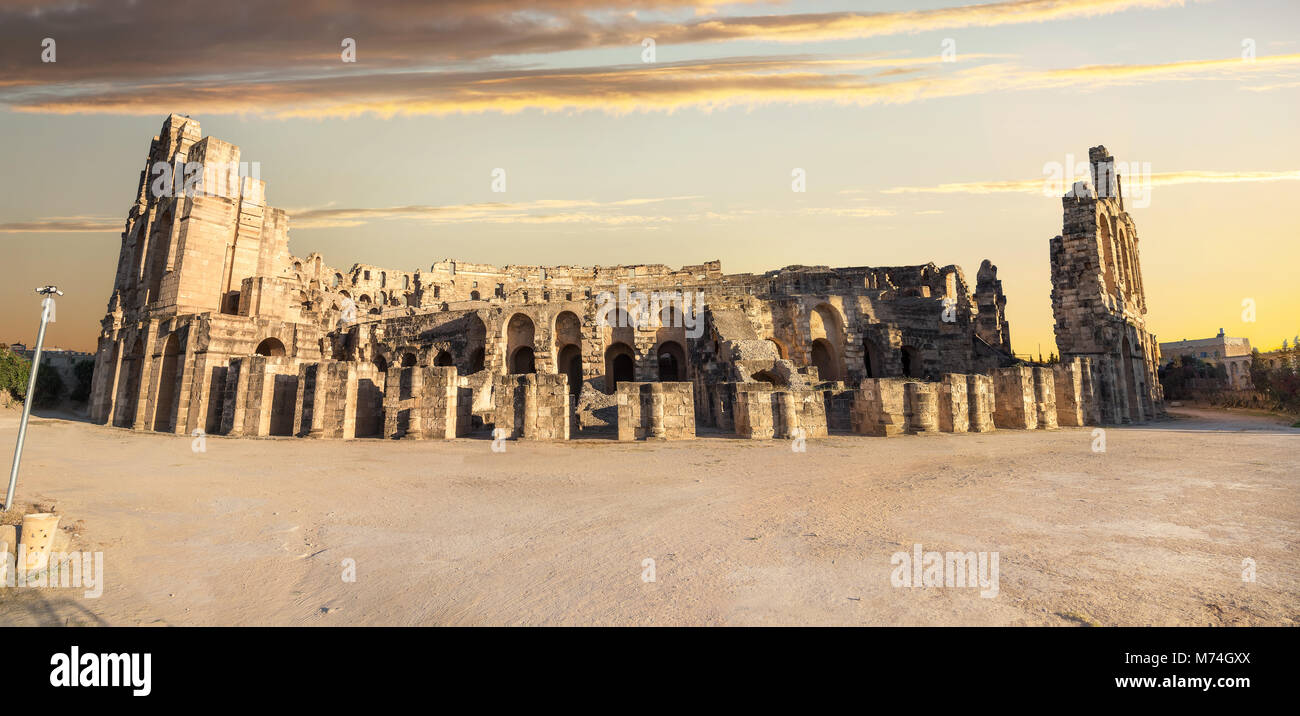 Vue panoramique de l'ancien amphithéâtre romain d'El Djem. Le gouvernorat de Mahdia, Tunisie, Afrique du Nord Banque D'Images