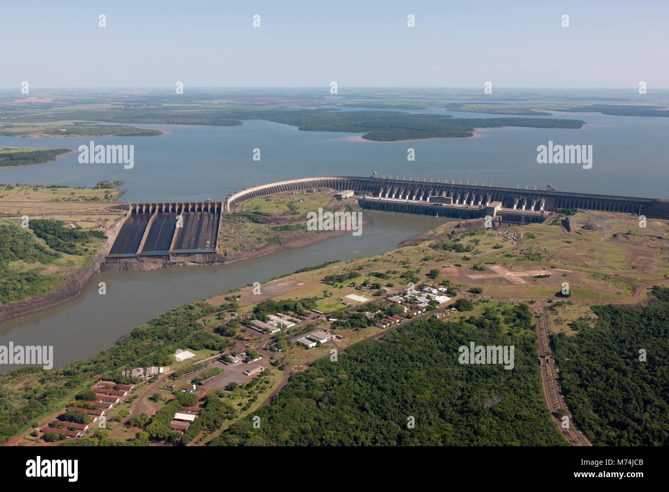 Centrale hydroélectrique d'Itaipu, construit par le Paraguay et le Brésil le 2ème plus grand fleuve du Prana dans monde, partenaire de l'ONU sur le changement climatique, 1 des sept merveilles modernes Banque D'Images