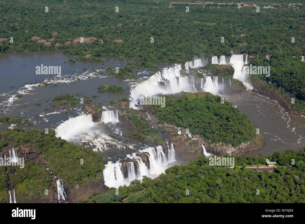 Chutes d'Iguazu à la frontière de l'eau élevé au Brésil, l'Argentine UNESCO World Heritage site, merveilles naturelles du monde paysage pittoresque panorama aérien Banque D'Images