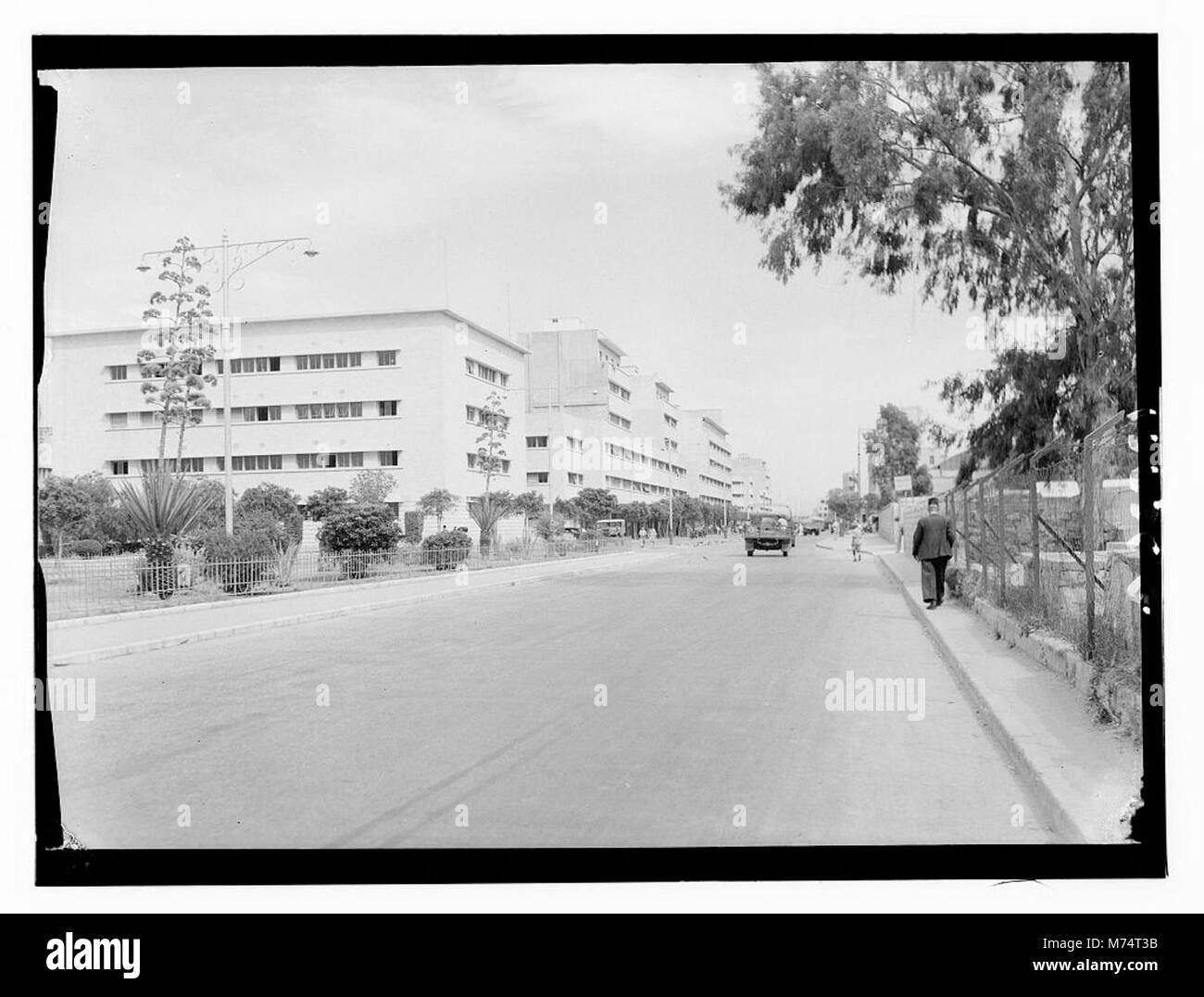 Une vue panoramique de Haïfa, mettant en valeur le paysage de la ville, le front de mer et le développement urbain. L'image met en évidence la croissance culturelle et économique de Haïfa au fil du temps. Banque D'Images