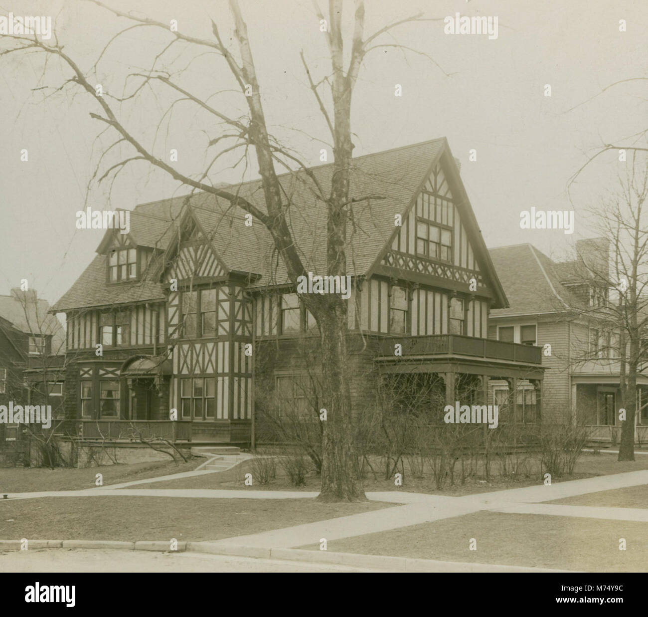 Une vue d'une maison du début du XXe siècle à Evanston, Illinois, capturant le style architectural et la vie de banlieue de l'époque. Banque D'Images