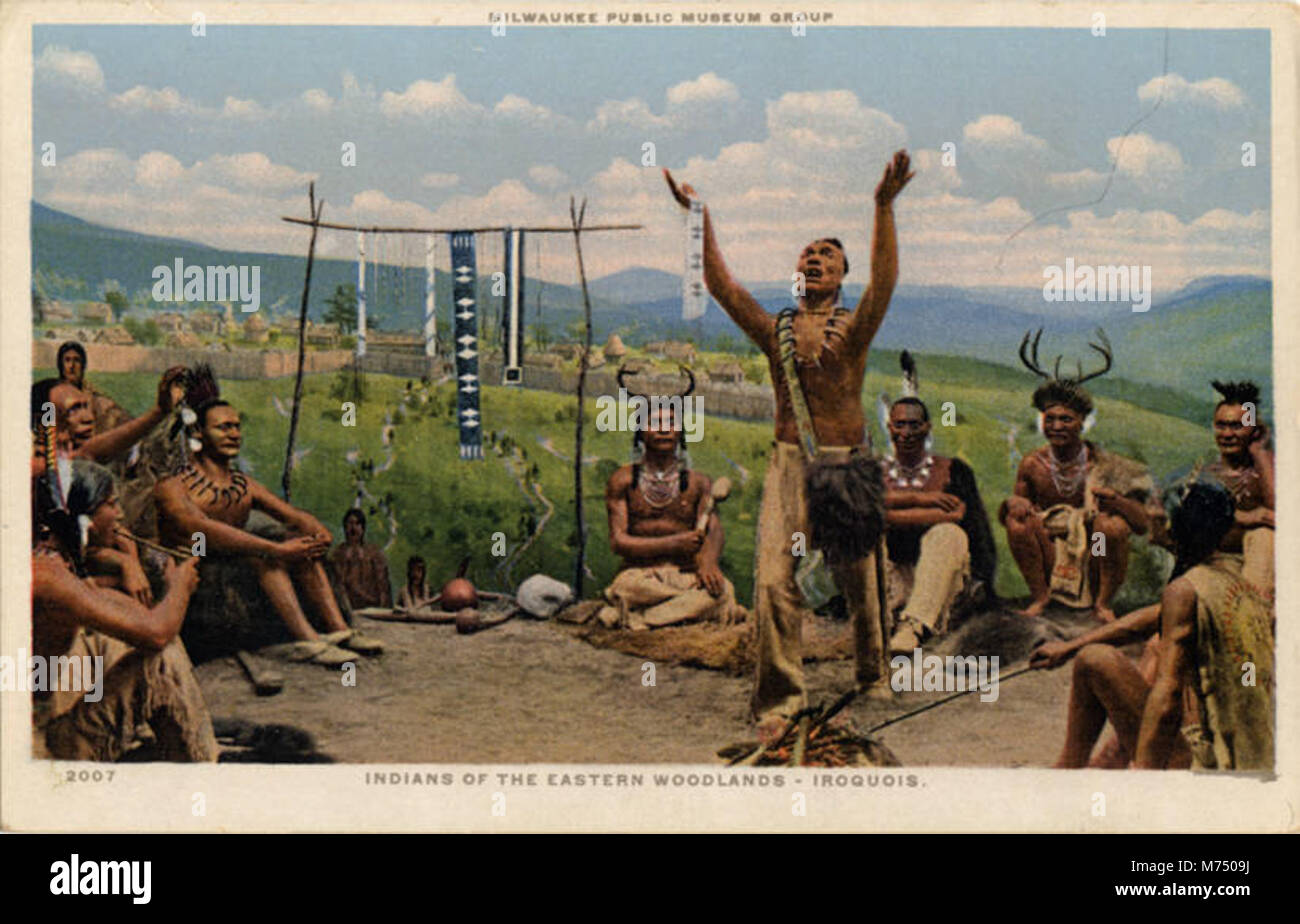 Une exposition au Musée public de Milwaukee présentant des artefacts et des informations sur le peuple iroquois, qui fait partie des cultures autochtones des forêts de l'est. Banque D'Images
