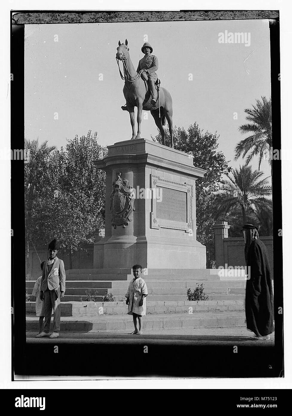 Une statue de Maude à cheval, située en Irak, symbolise la signification historique et culturelle des monuments équestres de la région. Cette statue honore probablement une figure importante de l'histoire locale ou nationale. Banque D'Images