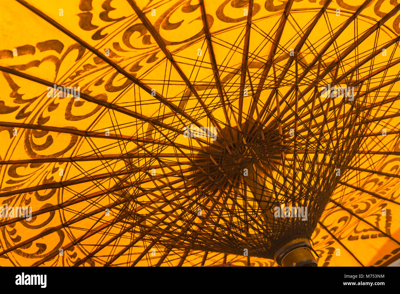 Close up détails de parasol jaune à Bagan, Myanmar (Birmanie), l'Asie en février Banque D'Images