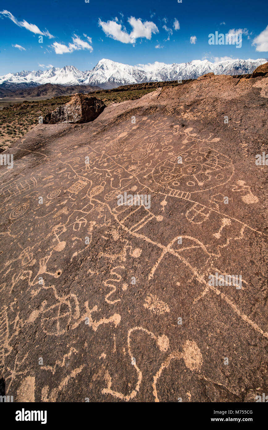 L'art rupestre et Sierra Nevda éventail, en Californie. Lieu secret pour protéger l'ancien site des pétroglyphes. Banque D'Images