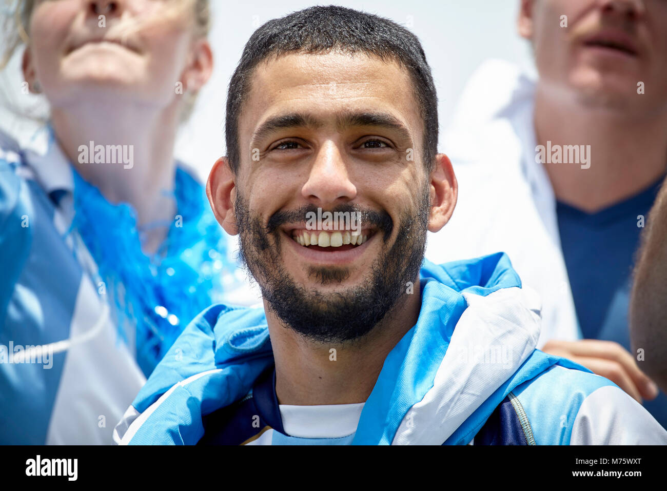 Football fan smiling, portrait Banque D'Images
