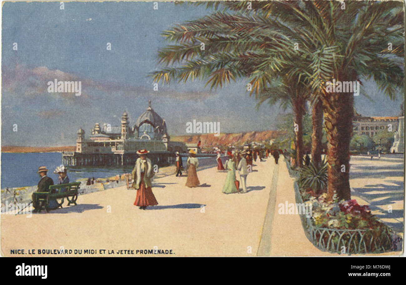 Une vue panoramique du Boulevard du midi et de la jetée Promenade à Nice, France, mettant en valeur la beauté côtière et les activités de loisirs de la région. Banque D'Images