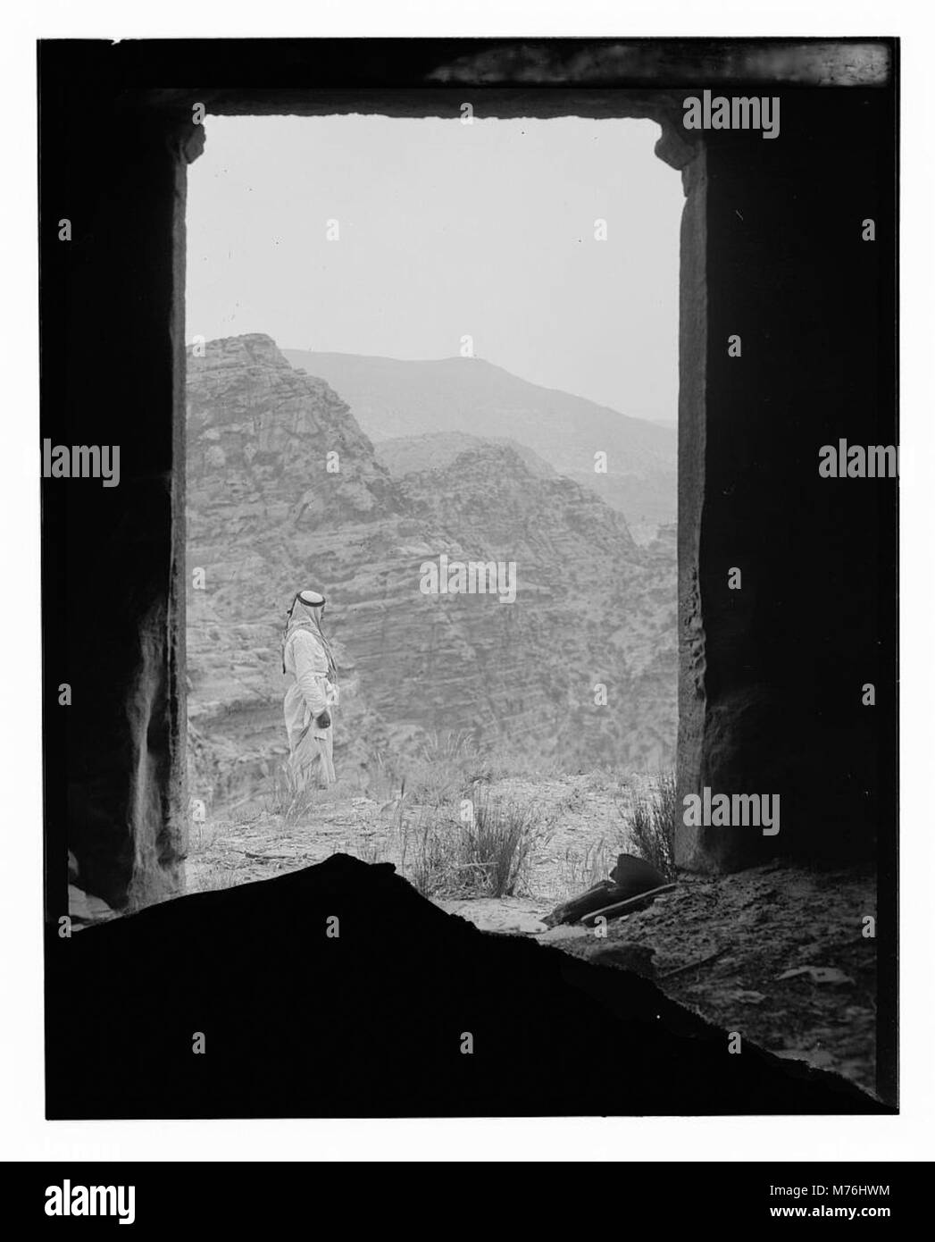 Petra, l'ancienne ville de Jordanie, est réputée pour son architecture taillée dans la roche et son système de conduites d'eau, servant de plaque tournante culturelle et commerciale vitale dans l'Antiquité. Banque D'Images