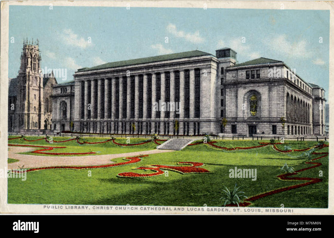 Vue sur la bibliothèque publique, la cathédrale Christ Church et le jardin Lucas. Cette image illustre la beauté architecturale des lieux, soulignant leur importance culturelle et historique dans la communauté. Banque D'Images