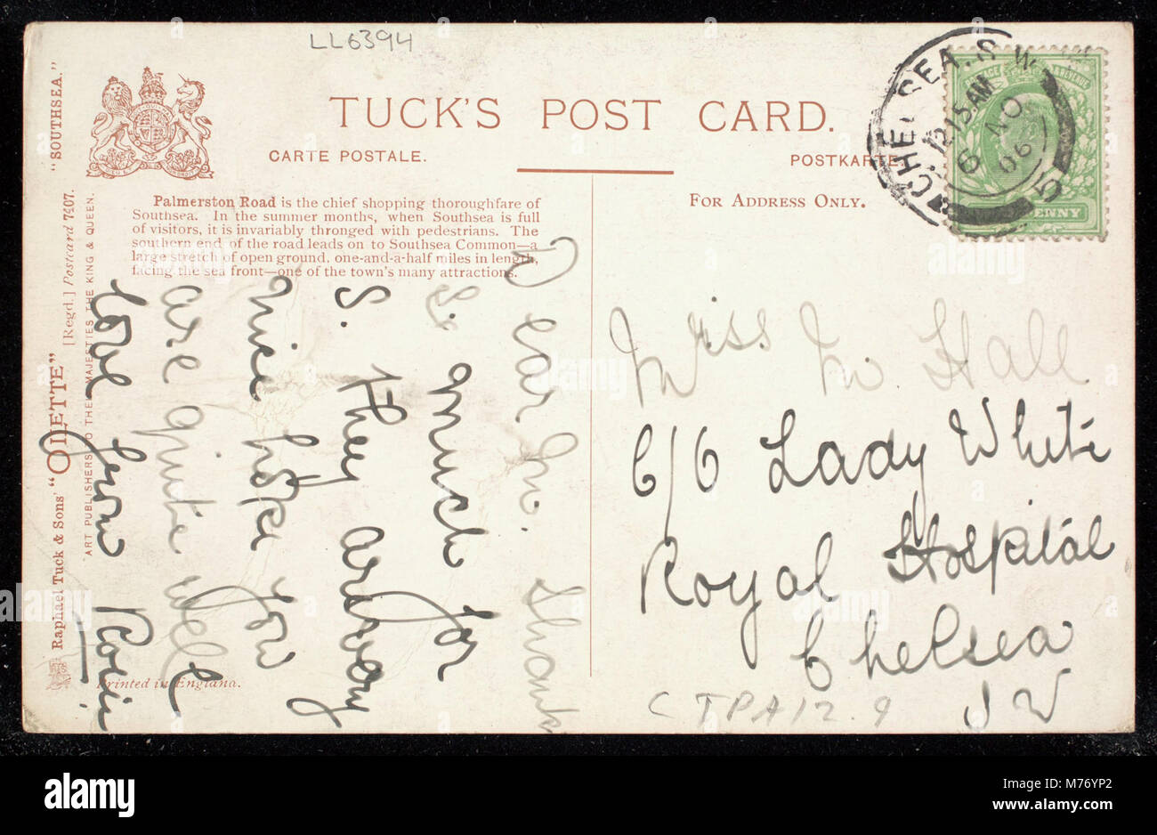 Une photographie de Palmerston Road à Southsea, une ville côtière en Angleterre, montrant la rue et ses environs. Banque D'Images