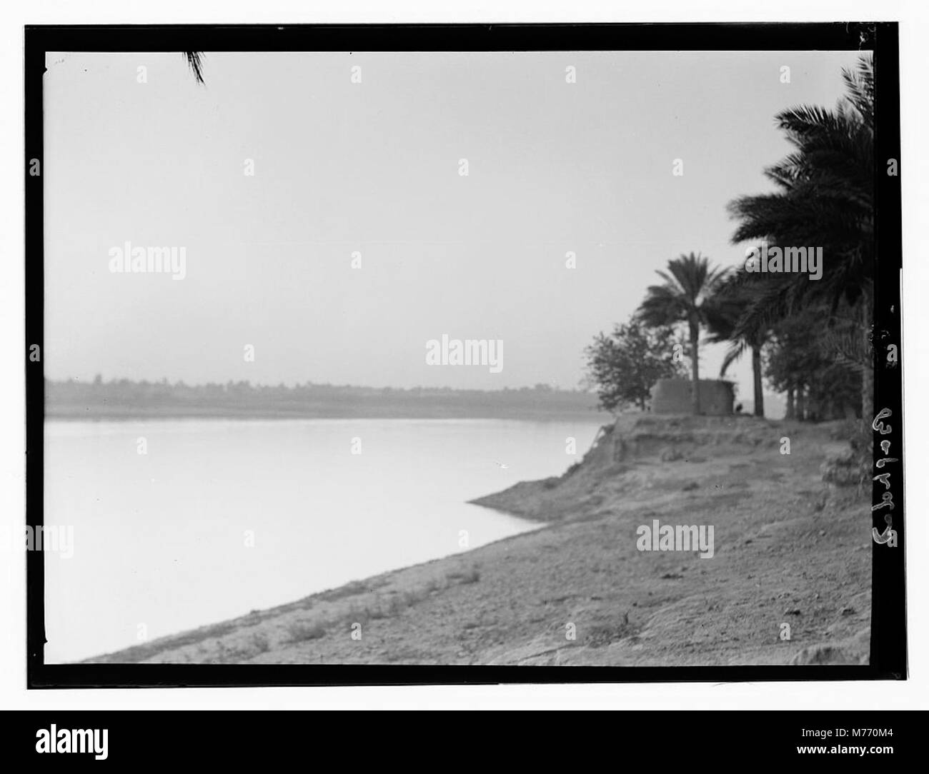 Une photographie de Bagdad, Irak, représentant le paysage urbain et ses monuments architecturaux. L'image montre l'importance historique et culturelle de Bagdad dans le contexte de l'histoire du moyen-Orient. Banque D'Images