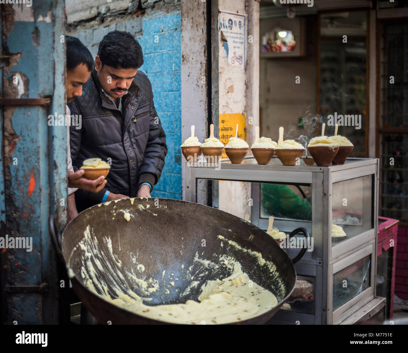 Malaiyo, un des plats sucrés traditionnels de Varanasi, Uttar Pradesh, Inde, Asie Banque D'Images