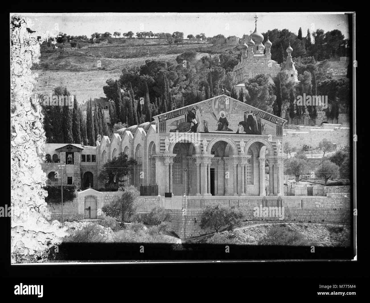 La basilique de Gethsémani, située à Jérusalem, est un site religieux important, connu pour son association avec les prières de Jésus-Christ avant sa crucifixion. Elle revêt une grande importance dans l'histoire chrétienne. Banque D'Images