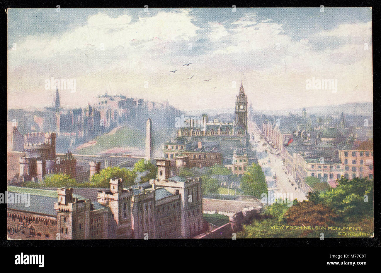 La vue depuis le monument Nelson à Édimbourg offre une vue panoramique sur la ville, mettant en valeur son architecture historique et le paysage environnant. Banque D'Images