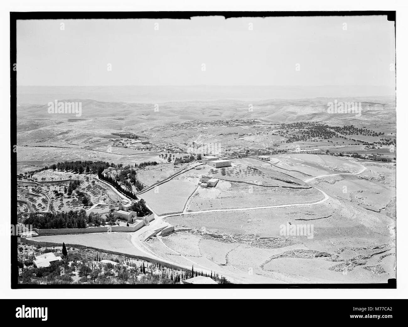 Vue depuis la Tour russe sur le Mont des oliviers, montrant une vue panoramique vers Bethphage, Béthanie et la mer morte, une zone religieuse et historique importante. Banque D'Images