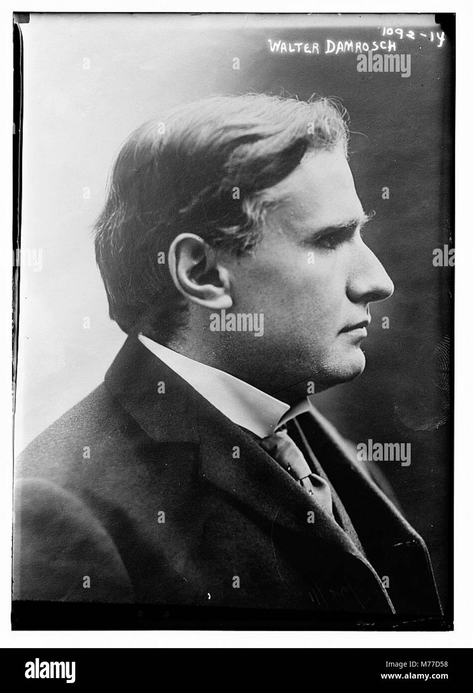 Walter Damrosch était un chef d'orchestre et compositeur américain de premier plan, connu pour sa direction de l'Orchestre symphonique de New York et ses contributions à la musique classique américaine à la fin du XIXe siècle et au début du XXe siècle. Banque D'Images