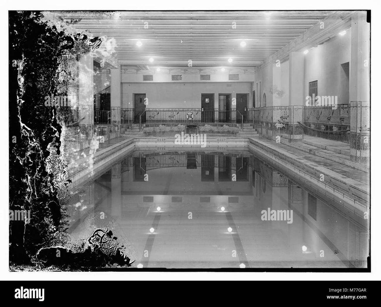 Une photo du bâtiment du YMCA à Jérusalem, montrant la conception architecturale et l'importance historique de cette organisation internationale dans la région. Banque D'Images