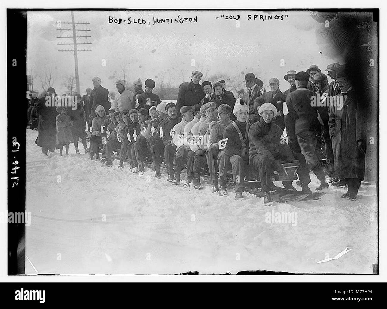 Photographie d'un bobsleigh à Cold Springs à Huntington, mettant en valeur le sport d'hiver et sa valeur récréative au début du XXe siècle. Banque D'Images