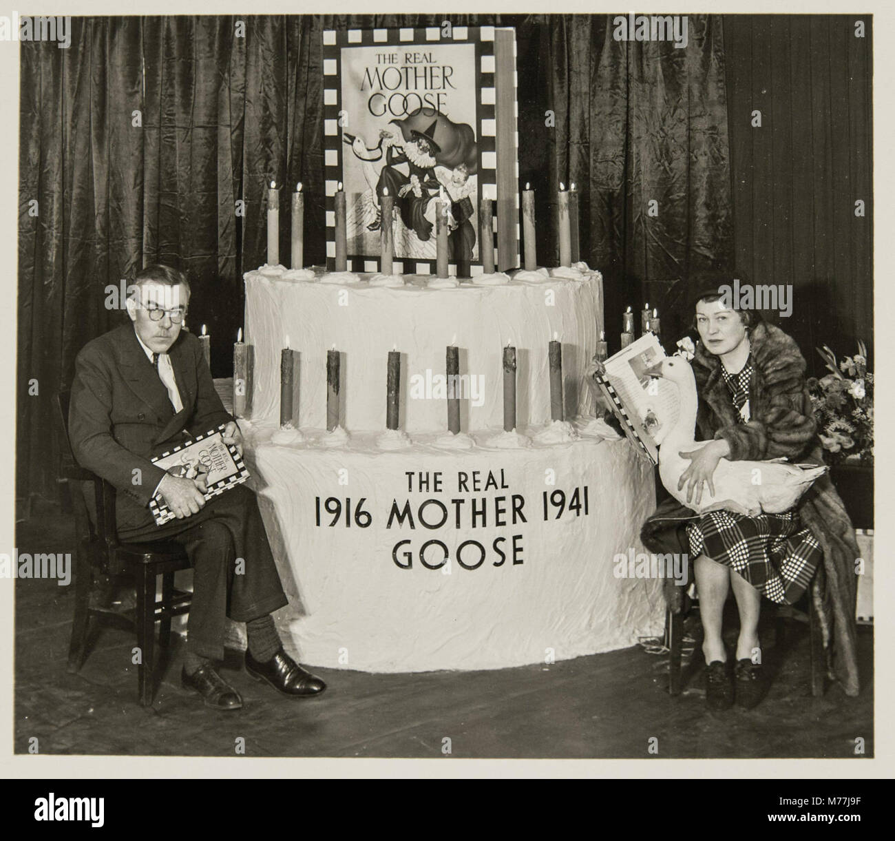 Promotions Livre - la vraie fête d'anniversaire de ma mère l'Oye, 1945 (NPAR 5048) Banque D'Images