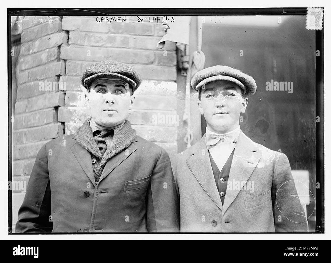 Cette image montre Carmen & Loftus, peut-être un duo de performance ou des artistes, le 10 décembre 1912. Leur représentation représente probablement la scène de divertissement du début du XXe siècle, peut-être au théâtre ou en vaudeville. Banque D'Images
