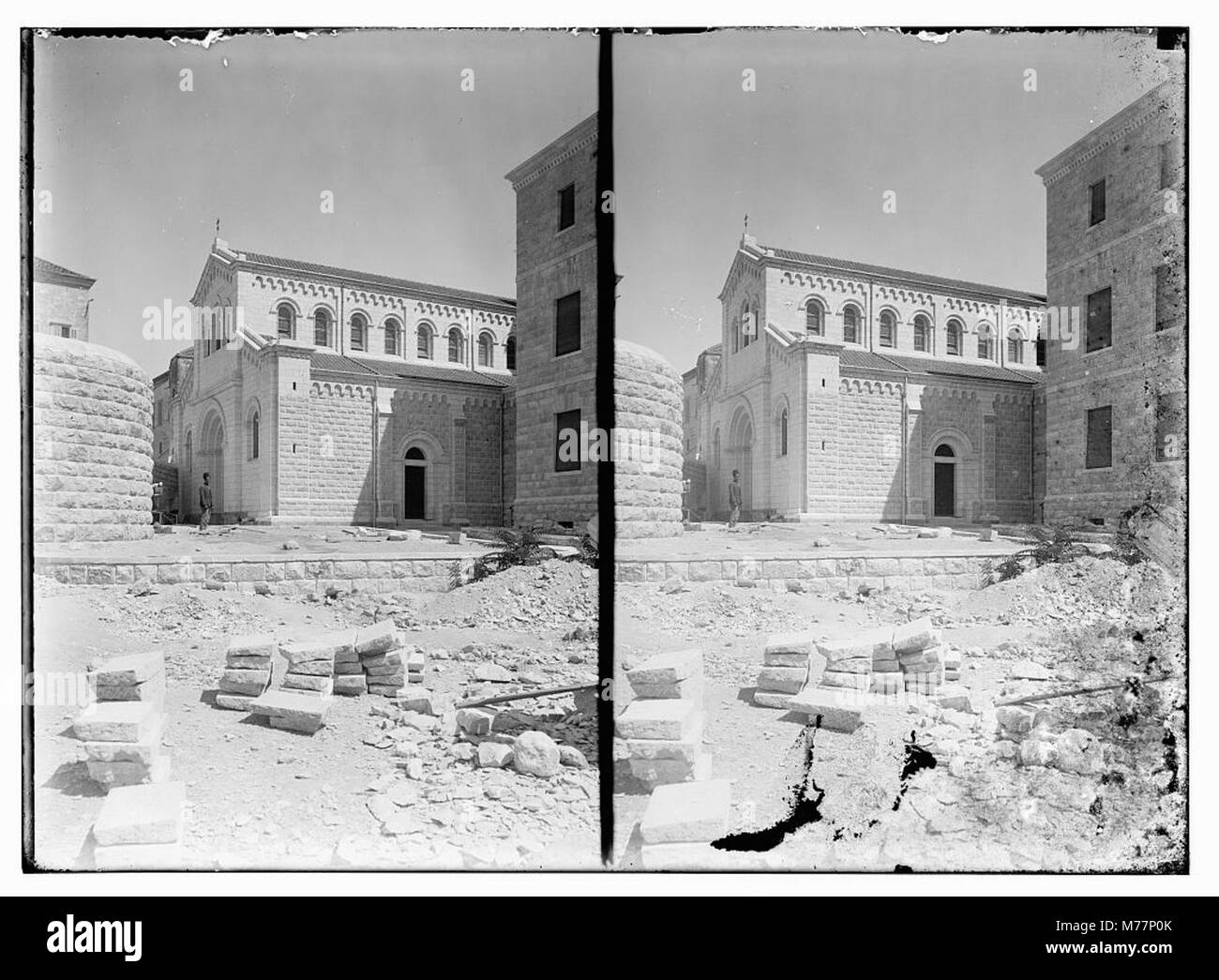 Cette image montre la chapelle de la boutique de charpentier, un site religieux situé à Nazareth. On croit traditionnellement que c'est l'endroit où Jésus-Christ a travaillé comme charpentier avant son ministère. Banque D'Images