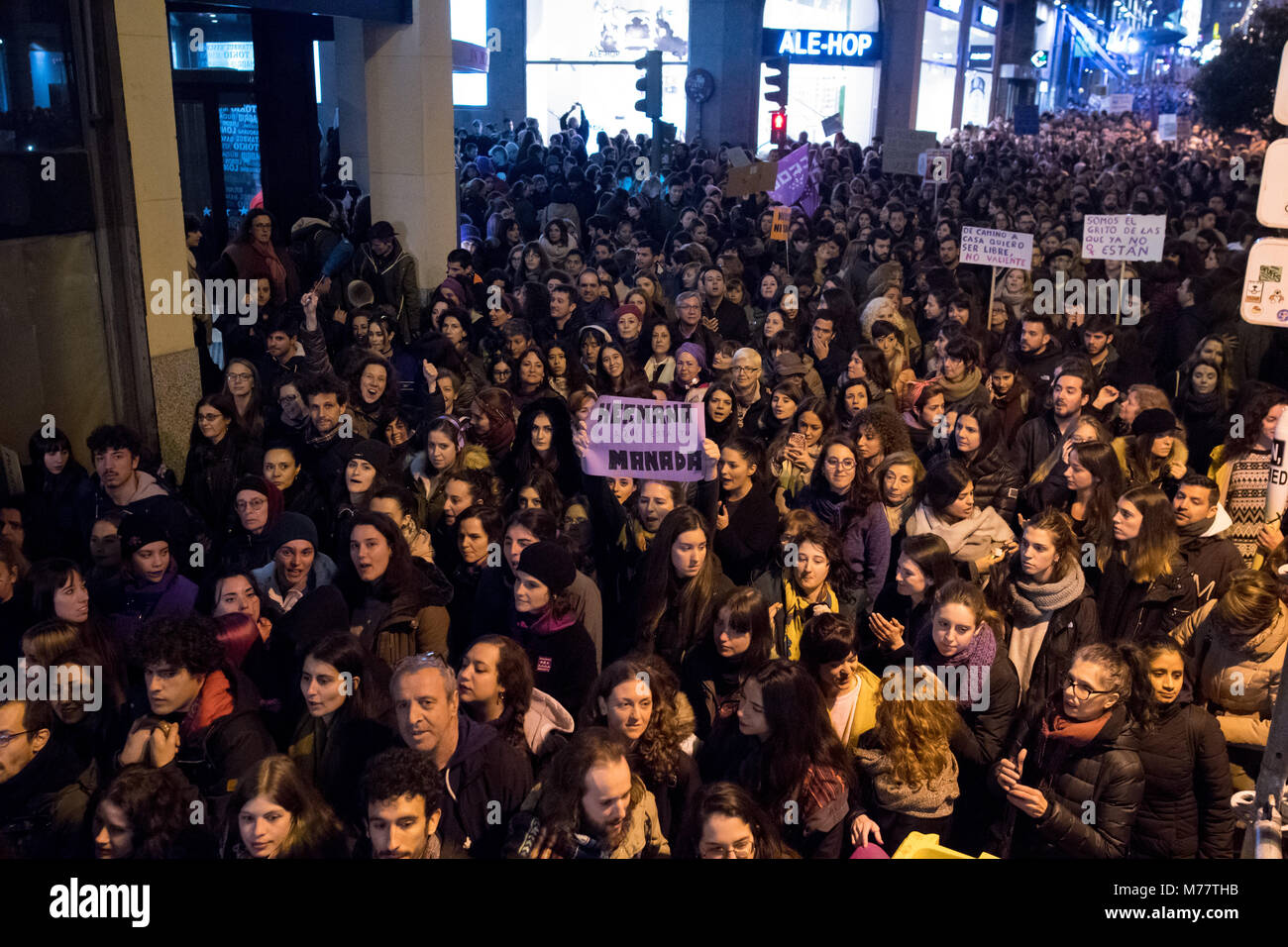 Madrid, Espagne. 8 mars, 2018. Les personnes qui font preuve au cours de la Journée internationale des femmes à Madrid, Espagne. Credit : Marcos del Mazo/Alamy Live News Banque D'Images