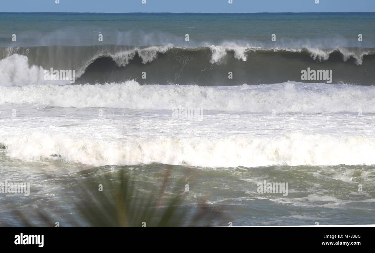 San Juan, Puerto Rico. , . Un fuerte de marejadas evento con olas de entre  15 à 30 pies de altura hasta la llegÃƒÂ³ paÃƒÂ costa norte del-s. En la  foto una
