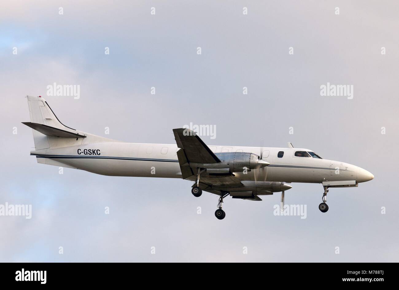 Juillet 28, 2011 - Richmond, Colombie-Britannique, Canada - Un Carson Air Ltd Fairchild Metro II (SA226-TC) avion turbopropulseur powered, configuré pour le fret, est vu comme il se prépare à atterrir à l'Aéroport International de Vancouver. (Crédit Image : © Bayne Stanley/ZUMApress.com) Banque D'Images