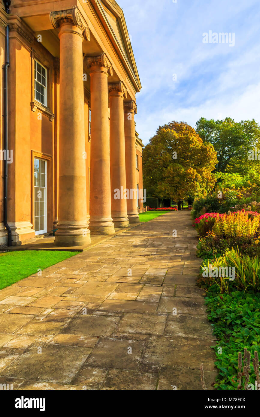 La grande maison qui est Himley Hall à Dudley, West Midlands. Banque D'Images