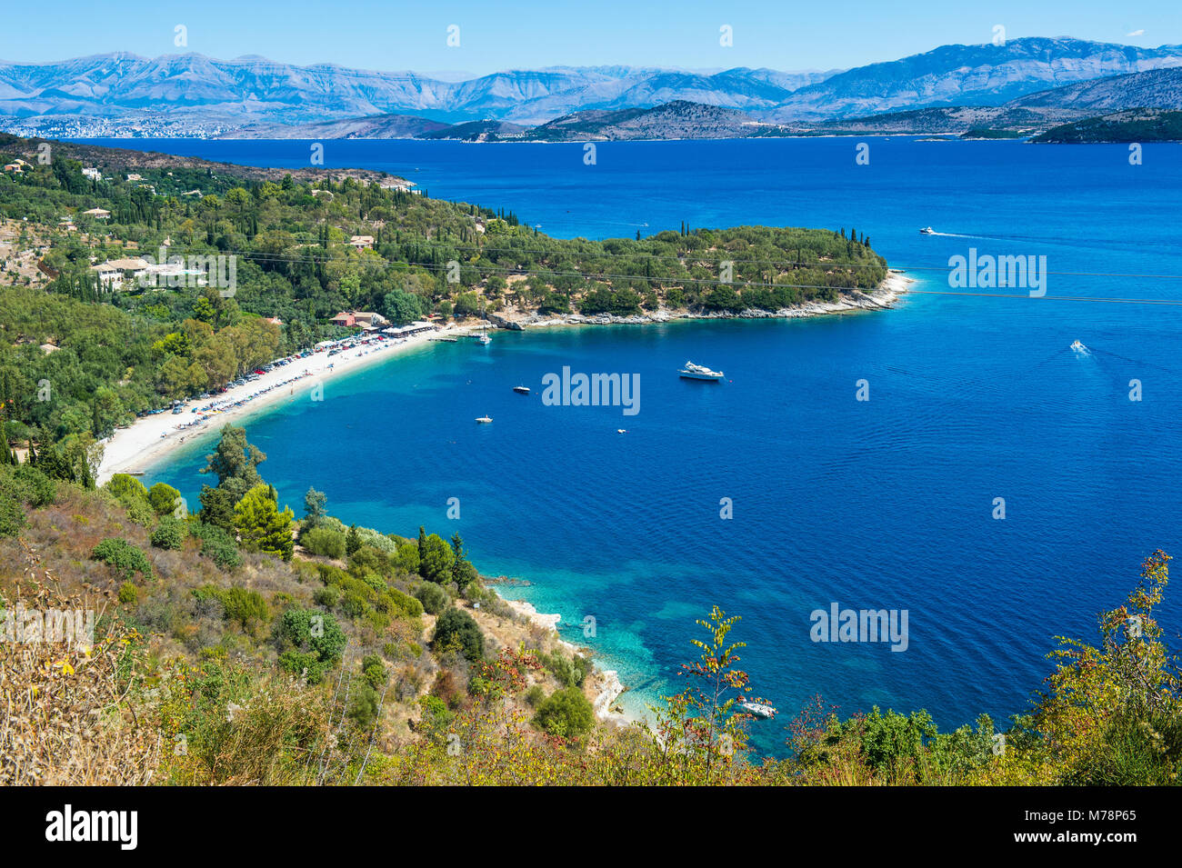 Vue sur la plage de Kerasia, Corfou, îles Ioniennes, îles grecques, Grèce, Europe Banque D'Images