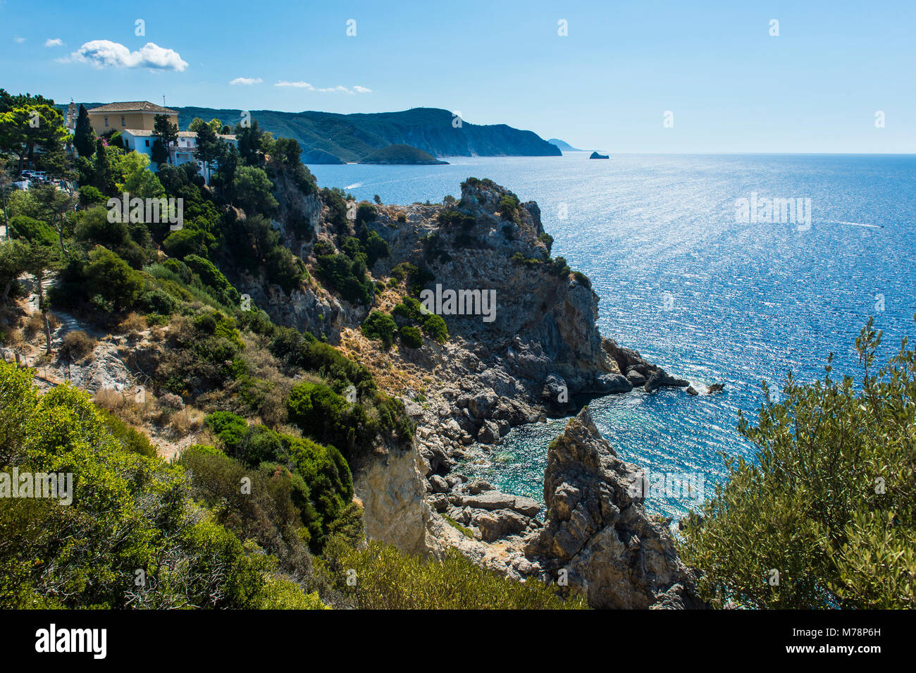 Beau littoral, Paleokastritsa, Corfou, îles Ioniennes, îles grecques, Grèce, Europe Banque D'Images