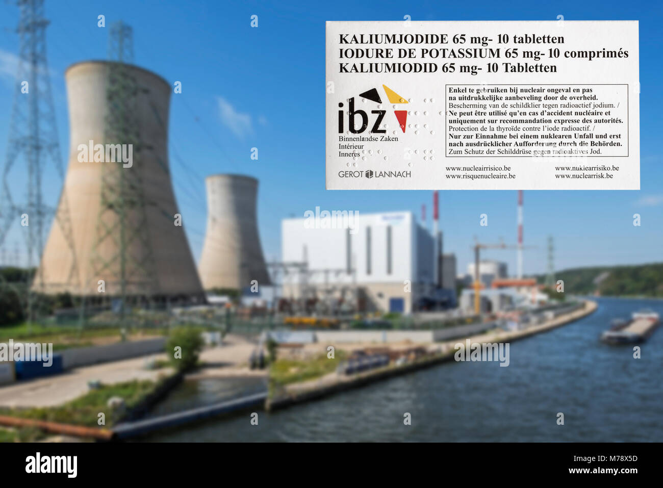 Centrale nucléaire de Tihange et de comprimés d'iodure de protéger les résidents belges de retombées radioactives en cas d'accident ou de fuite en Belgique Banque D'Images