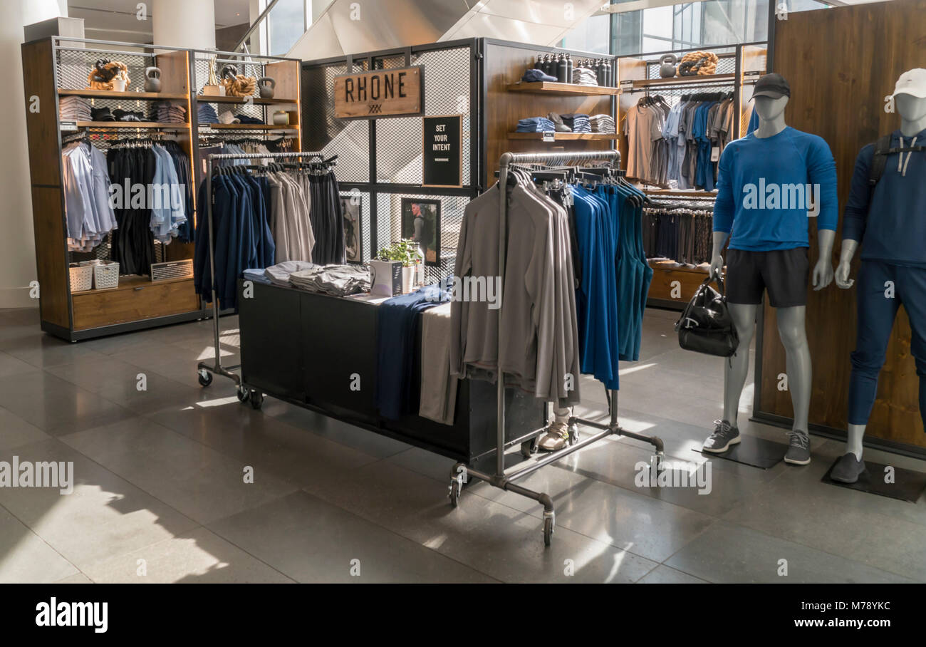 La marque Rhône temporaire mens activewear kiosque dans le cadre de la Brookfield Place Mall à New York le samedi 3 mars 2018. Certains analystes spéculent le coordonnateur sera le prochain champ de bataille de la mode. (Â© Richard B. Levine) Banque D'Images