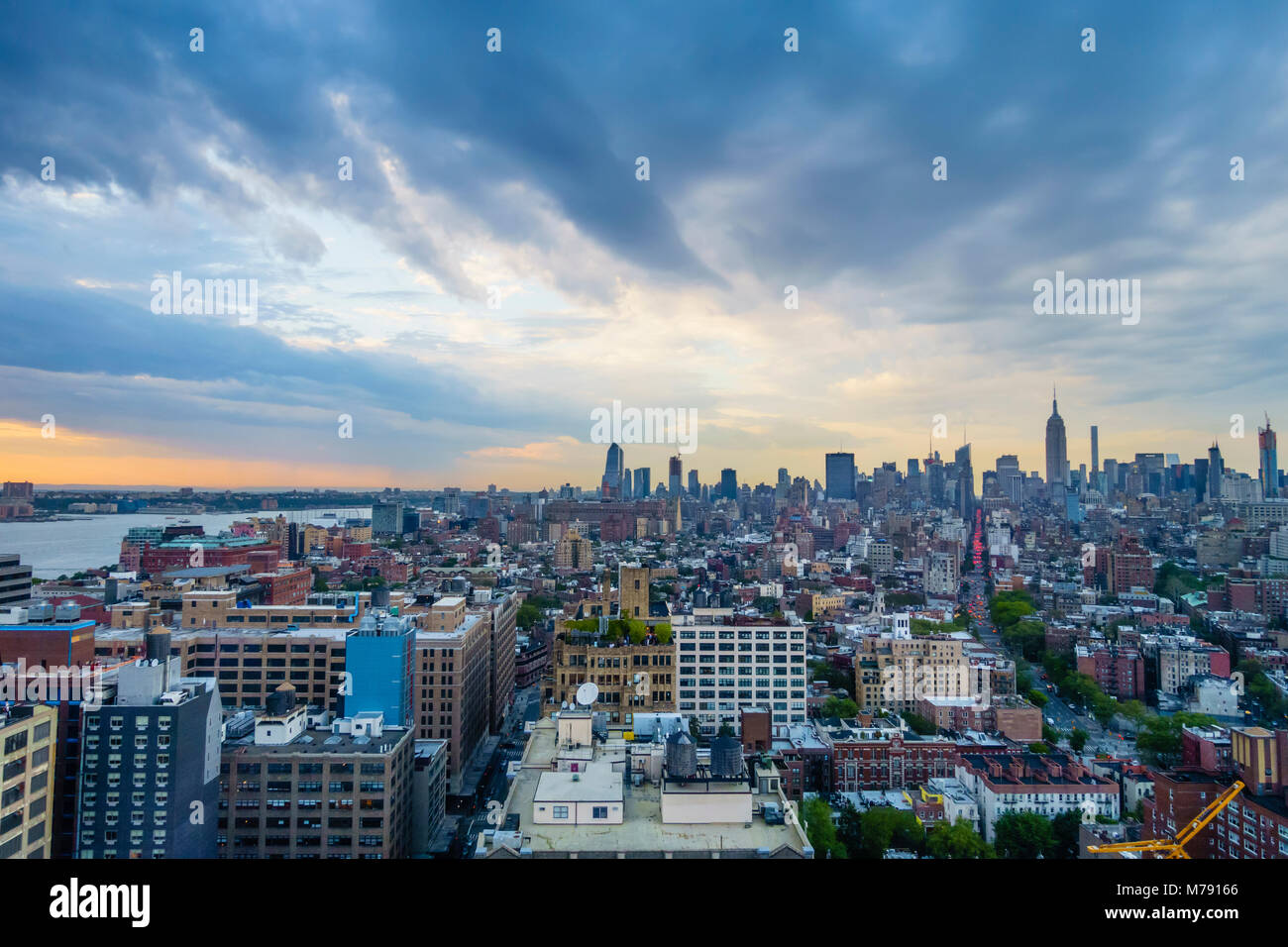 Ciel orageux sur toits de New York, Manhattan, New York City Banque D'Images