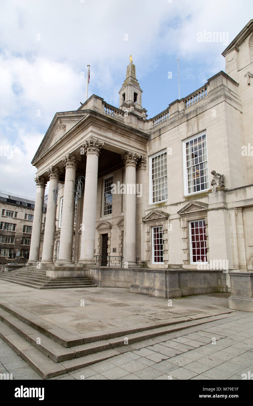 Salle municipale de Leeds à Leeds, Royaume-Uni. Le bâtiment se dresse sur la place du millénaire. Banque D'Images