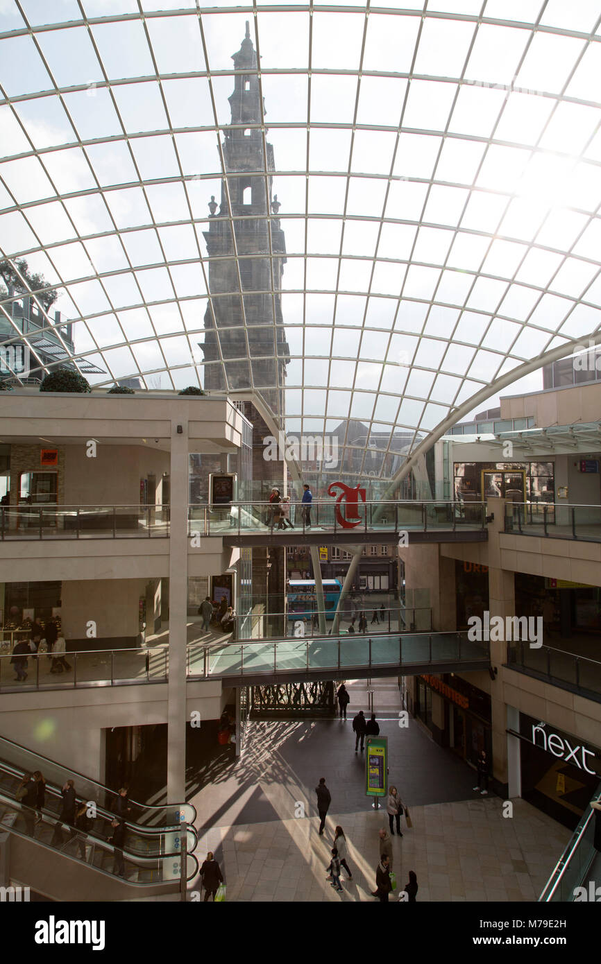 Leeds Trinity Shopping Centre à Leeds, Royaume-Uni. Le centre commercial a ouvert ses portes en 2013 et est nommé d'après l'église Holy Trinity, voisins. Banque D'Images