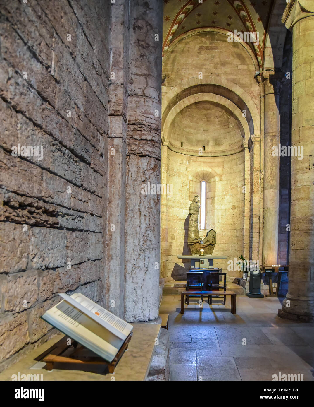 TRENTO, ITALIE - février 21, 2018 : l'intérieur de l'abbaye de San Lorenzo, Trentin-Haut-Adige, Italie Banque D'Images