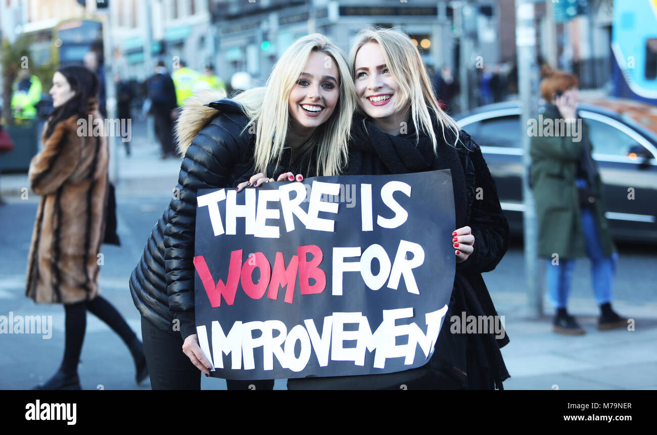 La campagne irlandaise de lever l'interdiction de l'Avortement Banque D'Images