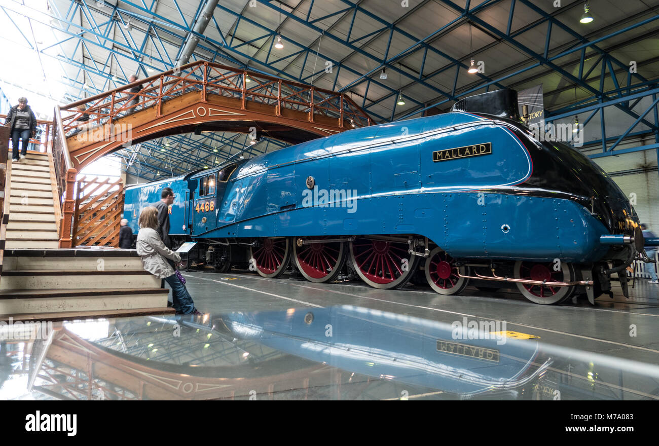 Locomotive vapeur Mallard exposée au National Railway Museum à York England UK. Banque D'Images