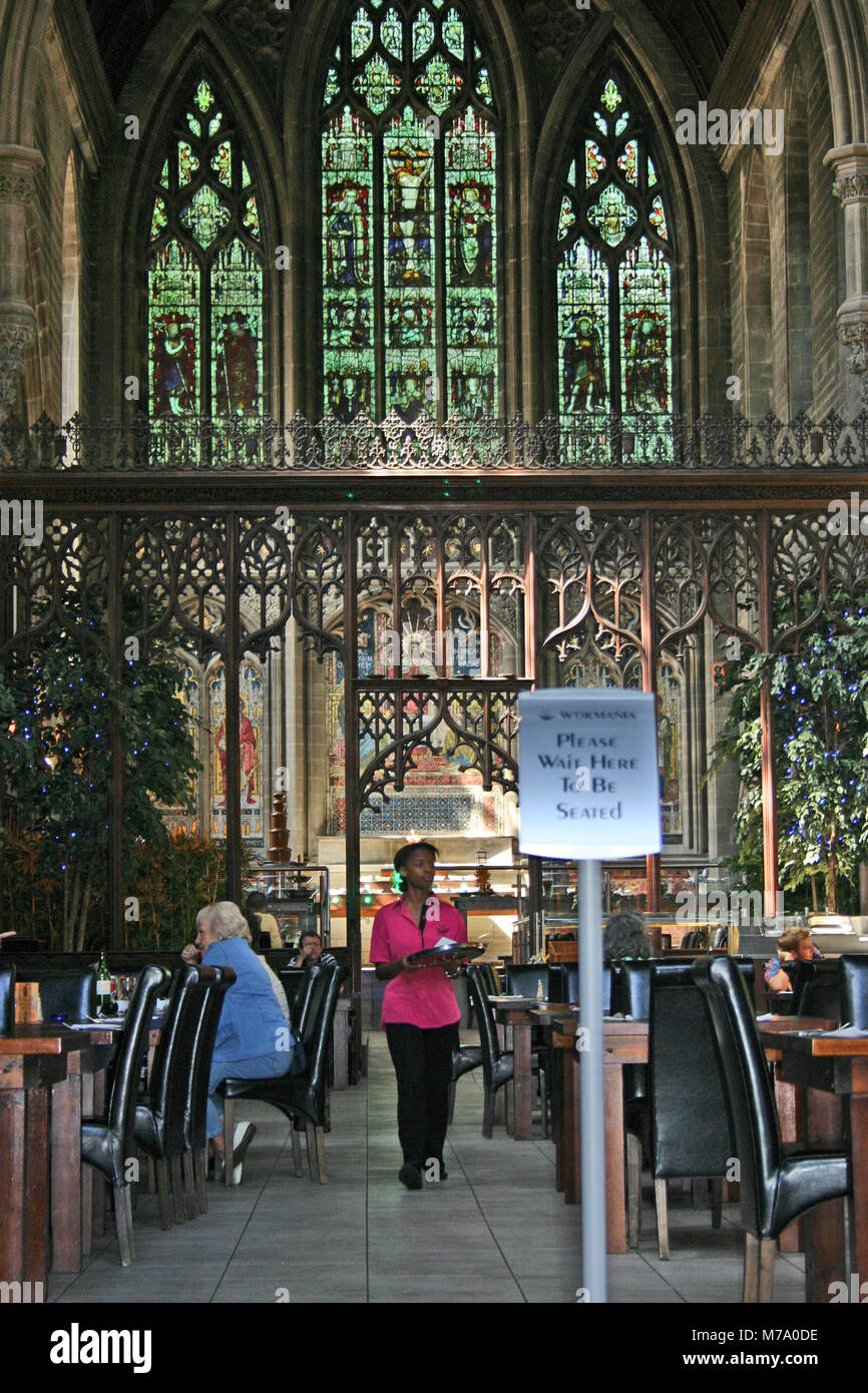 St Werburgh's Church, Derby, converti en restaurant, mais maintenant une église à nouveau. Une usine d'église Holy Trinity Brompton. Banque D'Images