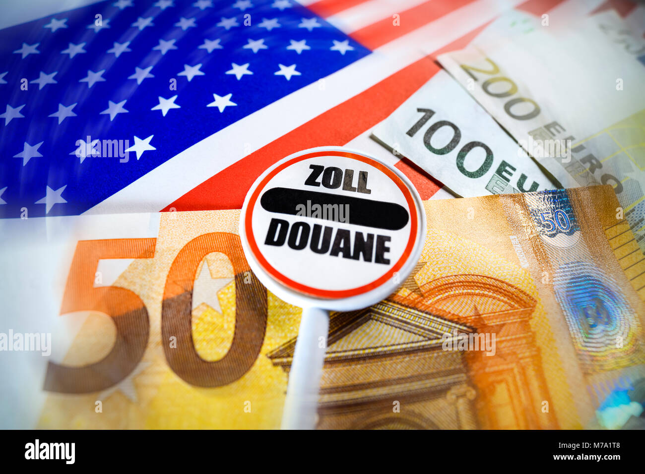 Signe sur les douanes US flag et billets en euros, les tarifs protecteurs Banque D'Images