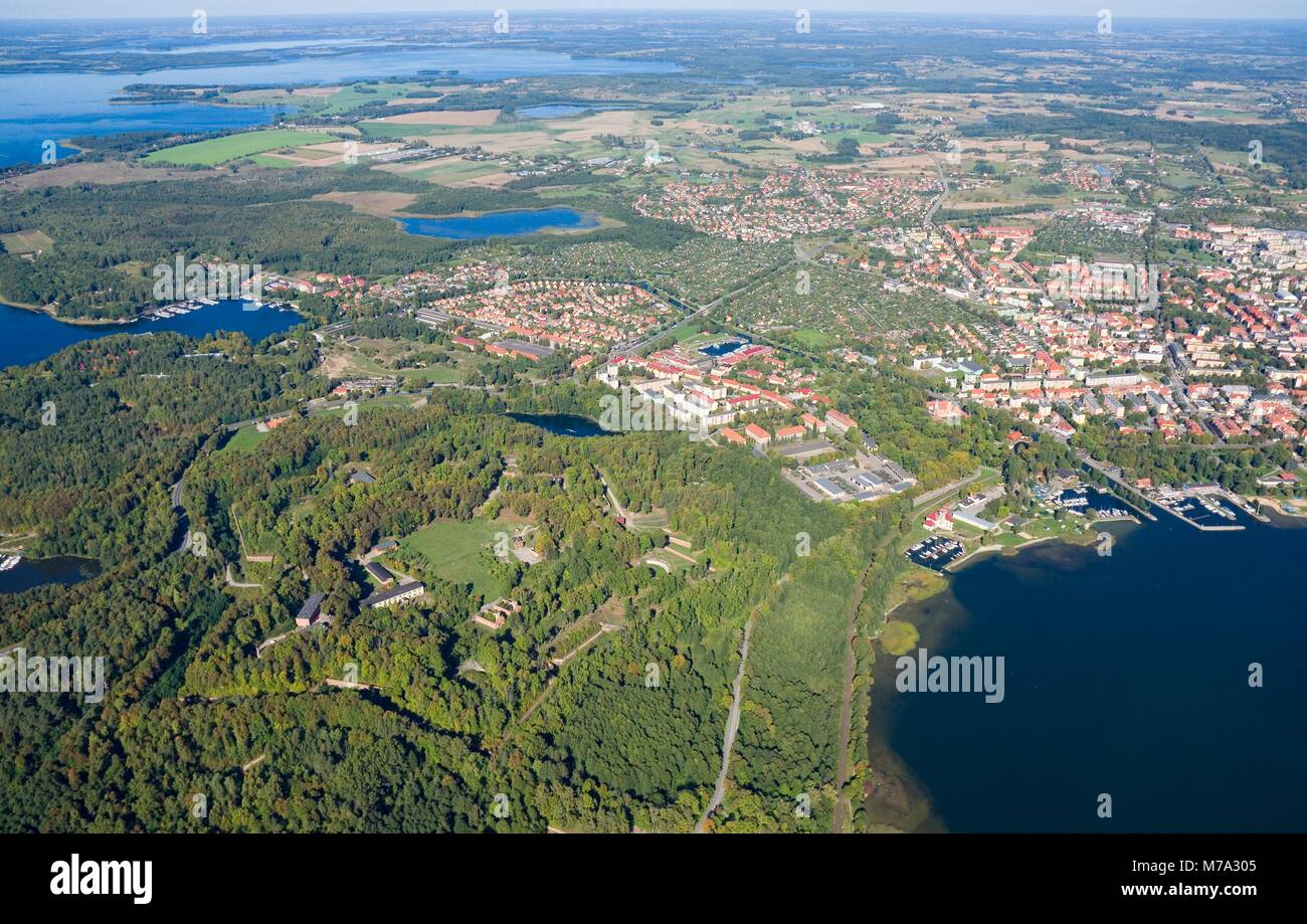 Vue aérienne de la forteresse Boyen situé stratégiquement à l'automne, à l'arrière-plan la ville de Gizycko, Pologne Banque D'Images