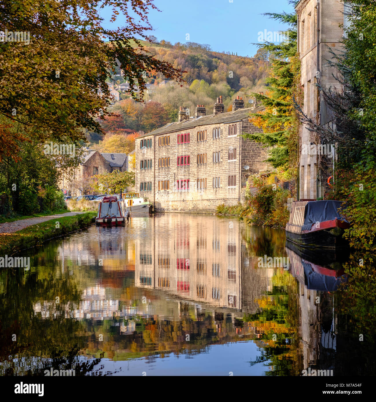 Vue sur le tisserands traditionnels cottages à côté de la p16 à Hebden Bridge, West Yorkshire. Banque D'Images Vue sur le tisserands traditionnels cottages à côté de la p16 à Hebden Bridge, West Yorkshire. Banque D'Images
