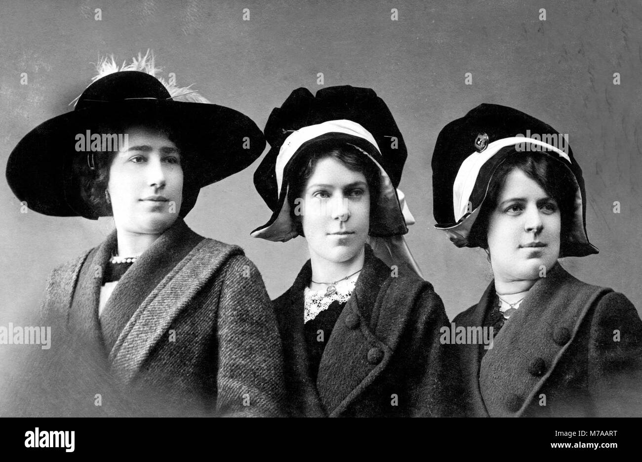 Trois femmes, hat fashion, 1930, Allemagne Banque D'Images