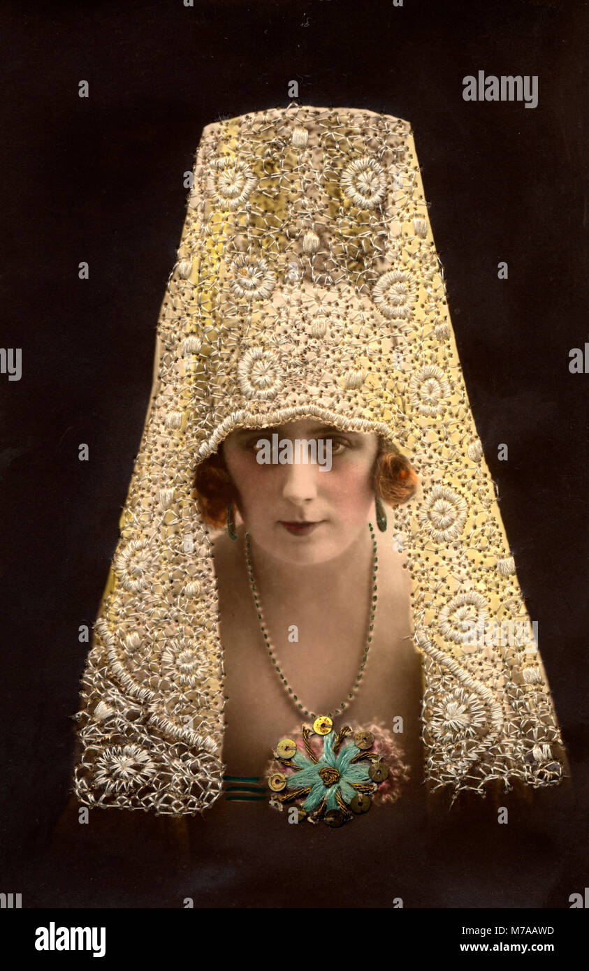 Femme avec étrange chapeau, Hat fashion, la mode de la satire, années 1910, Allemagne Banque D'Images