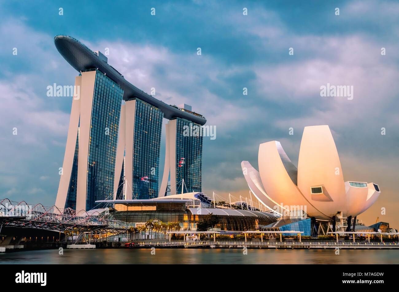 Une belle vue sur Marina Bay Sands avec musée ArtScience à Marina Bay, Singapour, en Asie du Sud-Est, l'Asie Banque D'Images