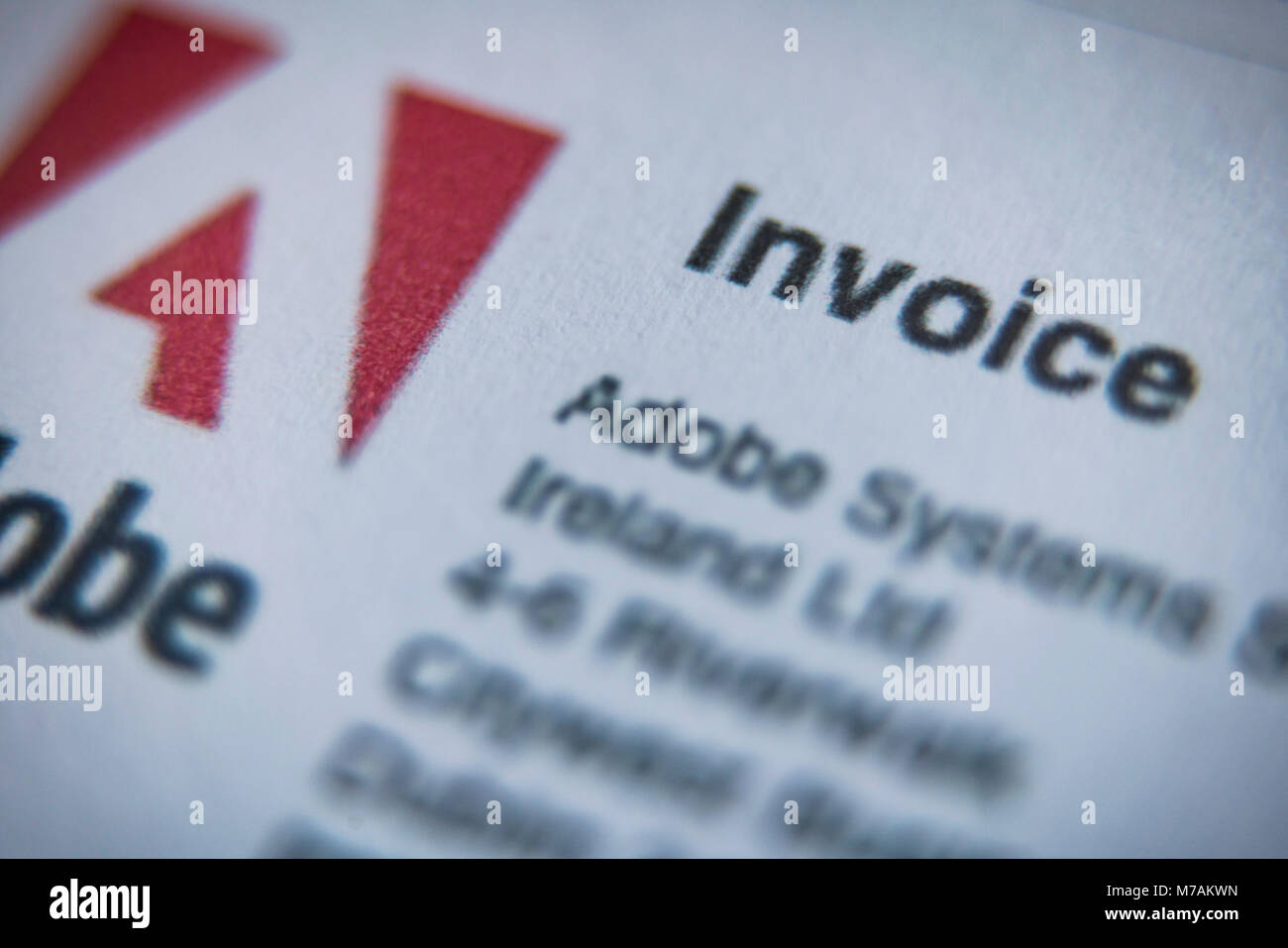 Copie papier impression papier de transaction numérique pour la comptabilité - Adobe facture mensuelle pour les applications Creative Cloud Banque D'Images