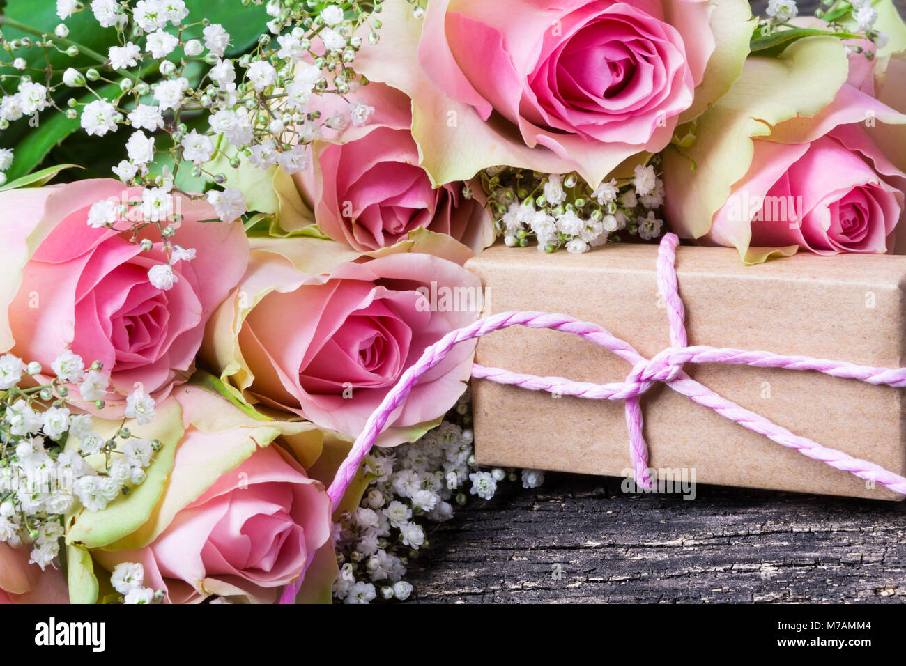 Carte D Anniversaire Avec Des Roses Don Photo Stock Alamy