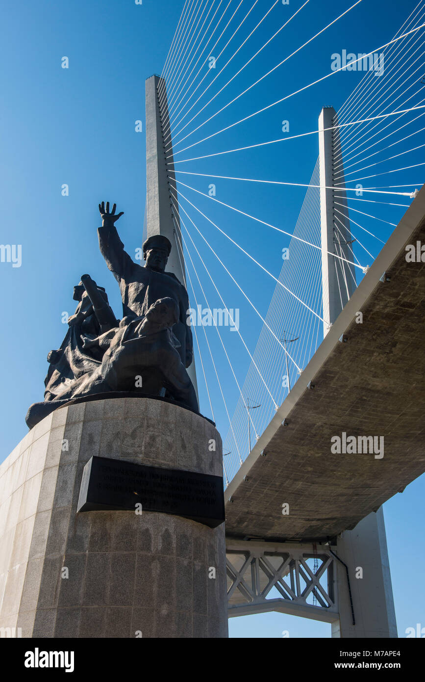 Le nouveau pont Kursi Jahiloss dans Vladivostok, Russie Banque D'Images